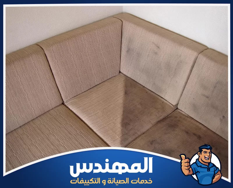 شركة تنظيف كنب بحفر الباطن | شركة المهندس يستخدم الفني معدات خاصة للتنظيف، مع التركيز على كل الزوايا والأماكن صعبة الوصول.